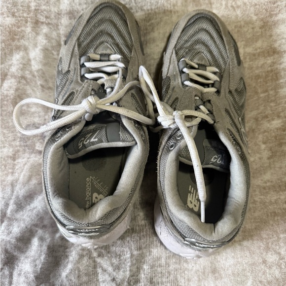 New Balance 725 Men Running Shoes Casual Sneakers Grey White (ML725P) size 7.5 - Picture 2 of 7